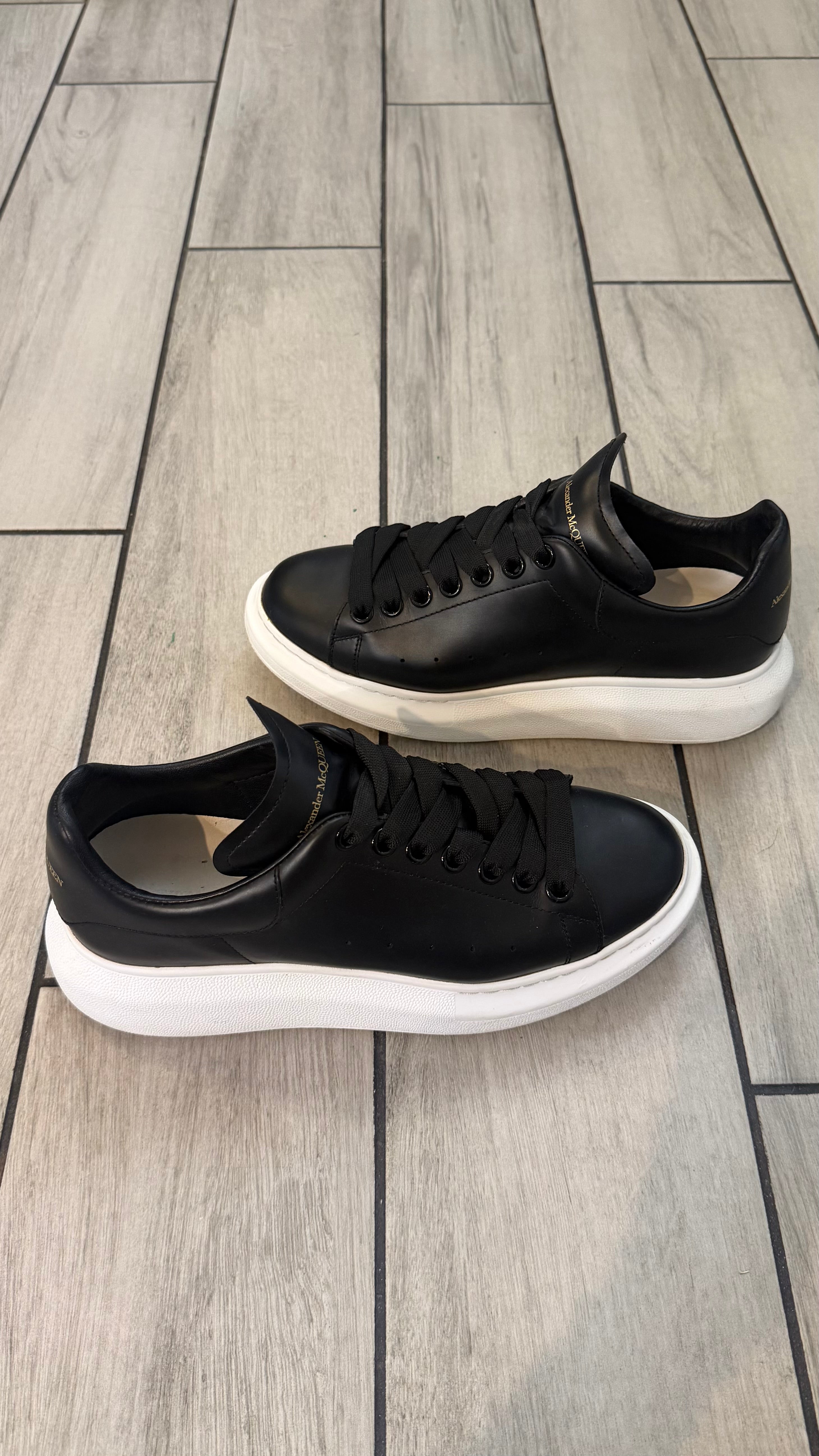 Alexander McQueen (size 39EU - 7US)