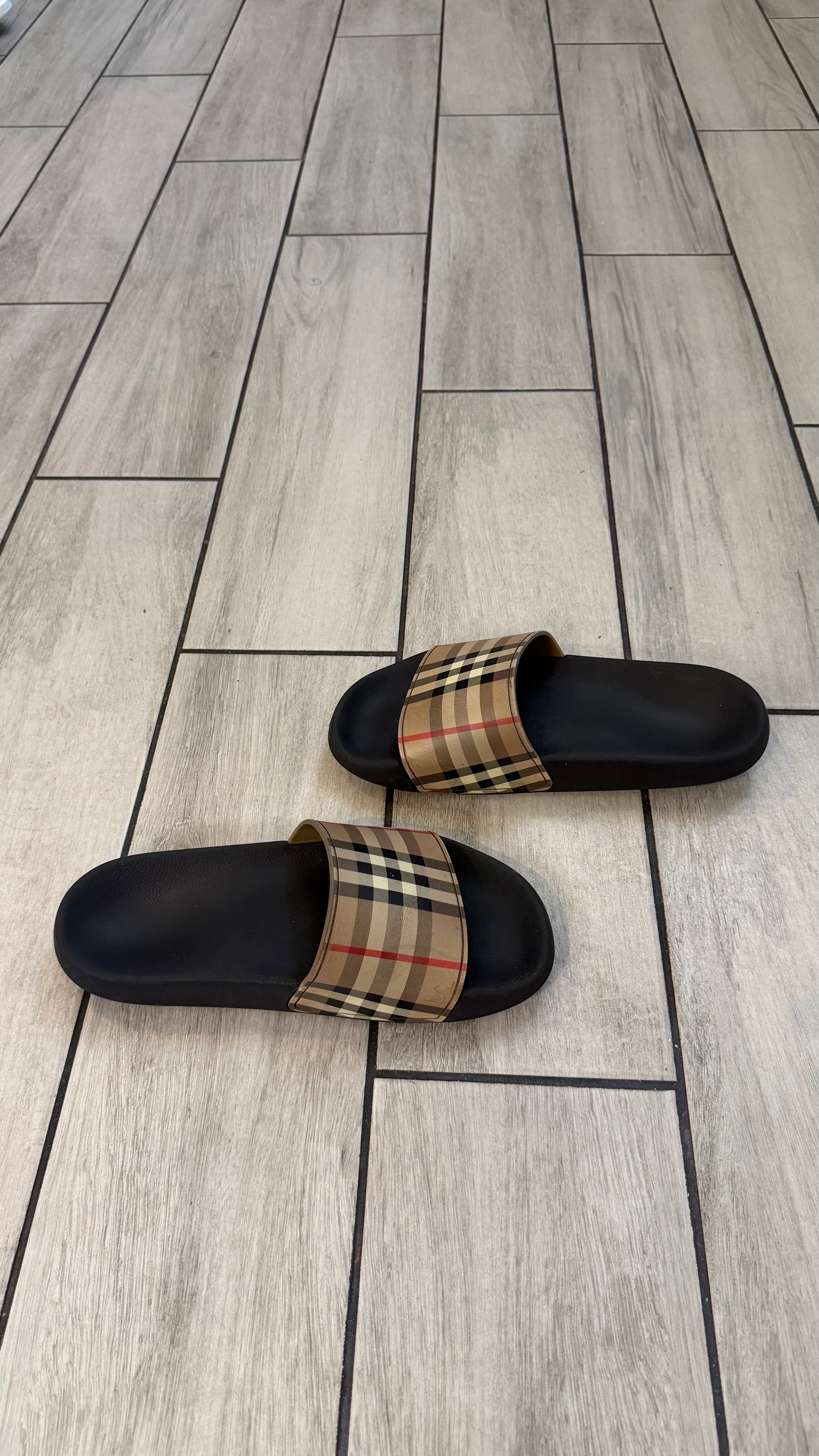 Burberry check slides (size 38EU - 7W - 5.5youth)
