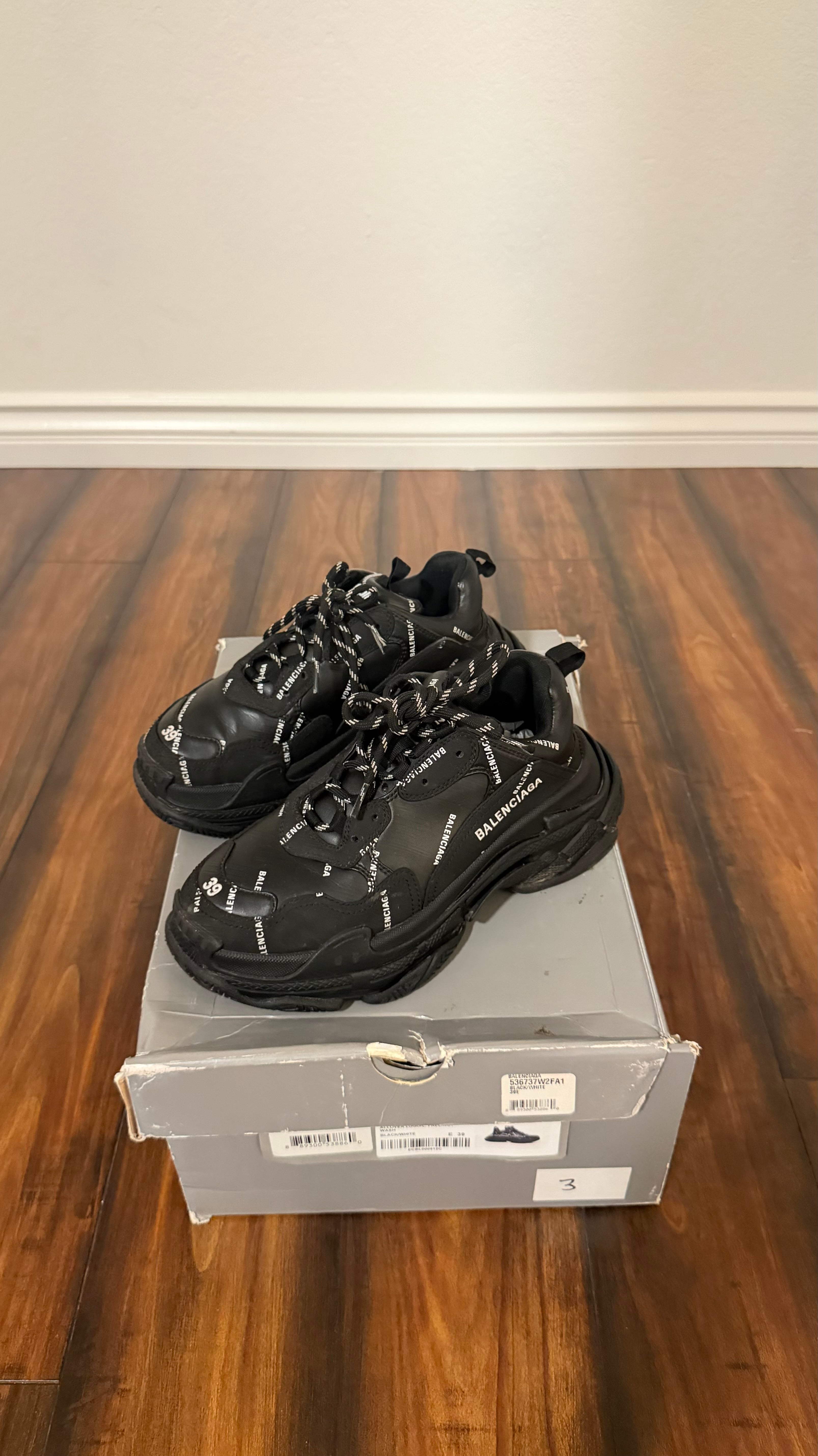 Balenciaga triple s sneakers (size 39EU - 6US)