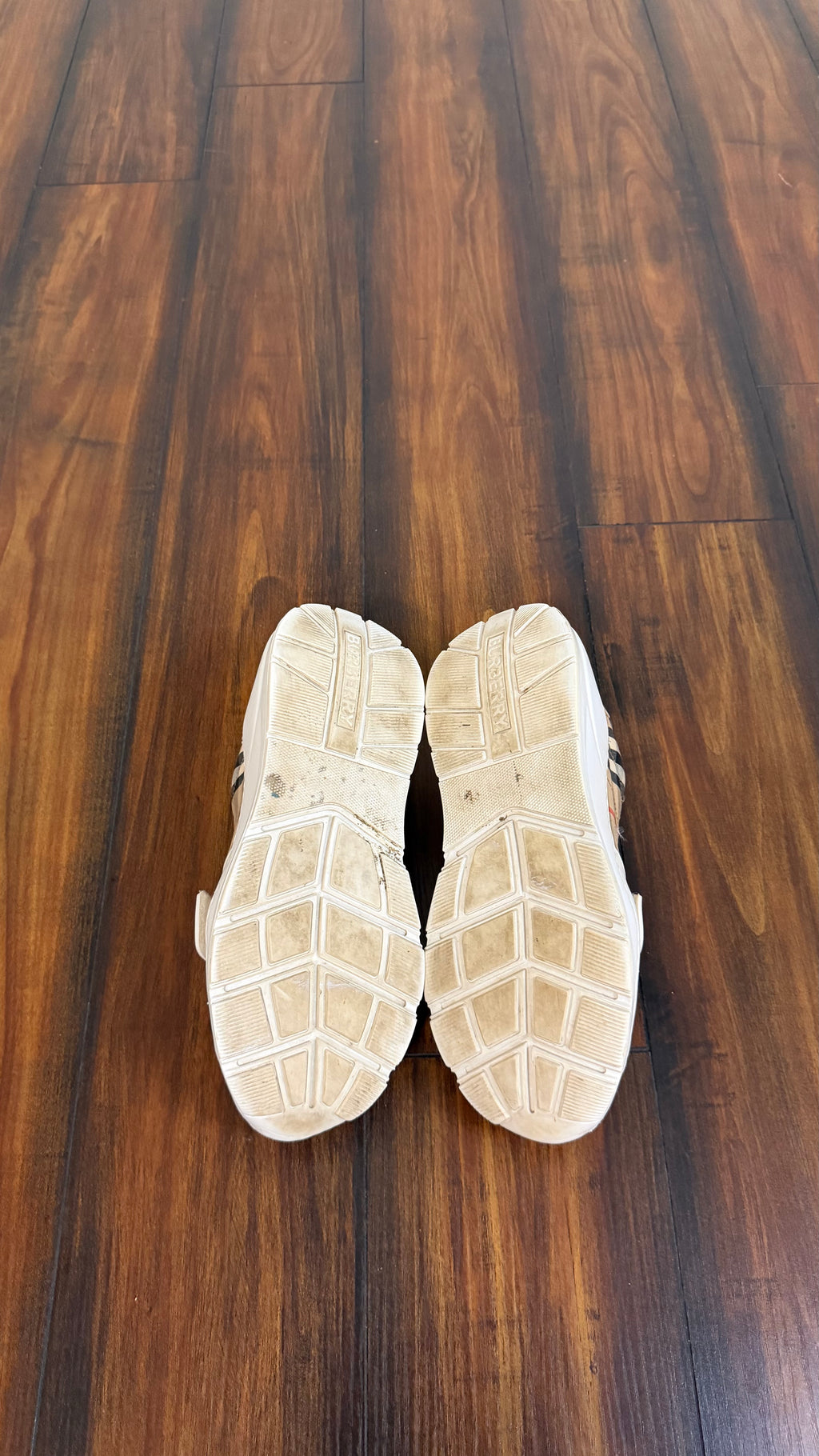 Burberry check Ramsey (size 6W - 4youth)