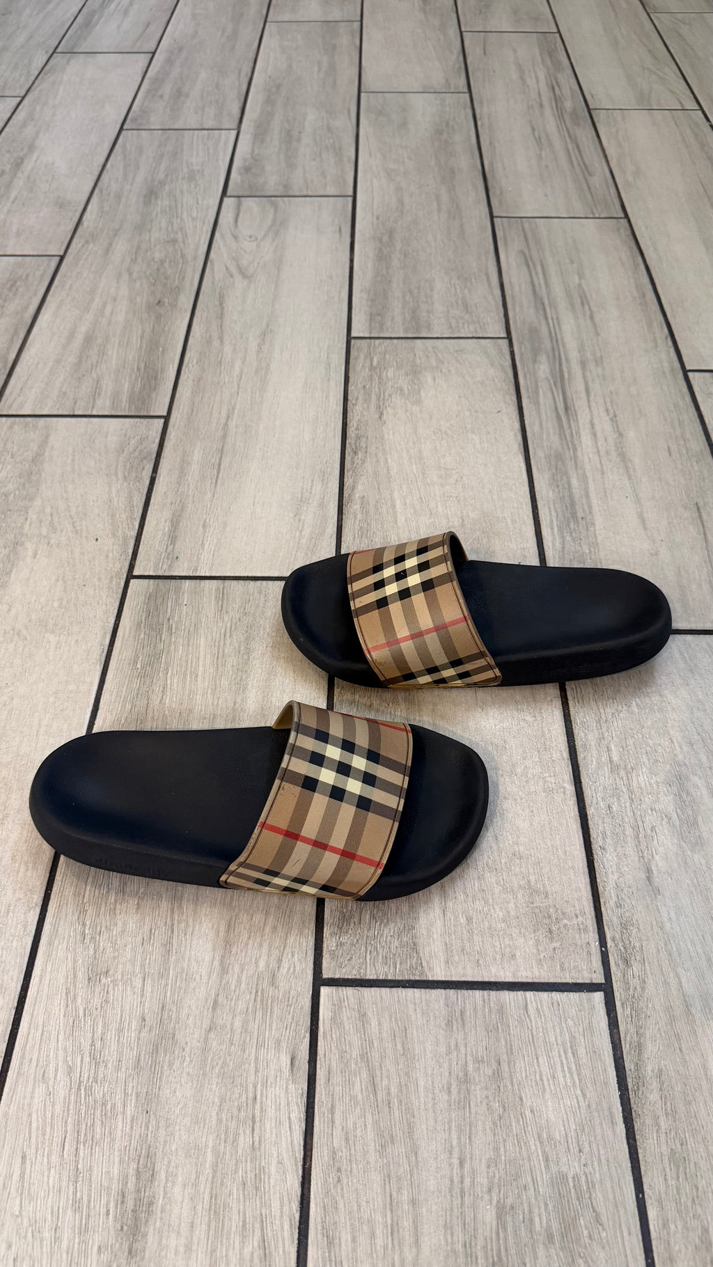 Burberry check slides (size 38EU - 7W - 5.5youth)