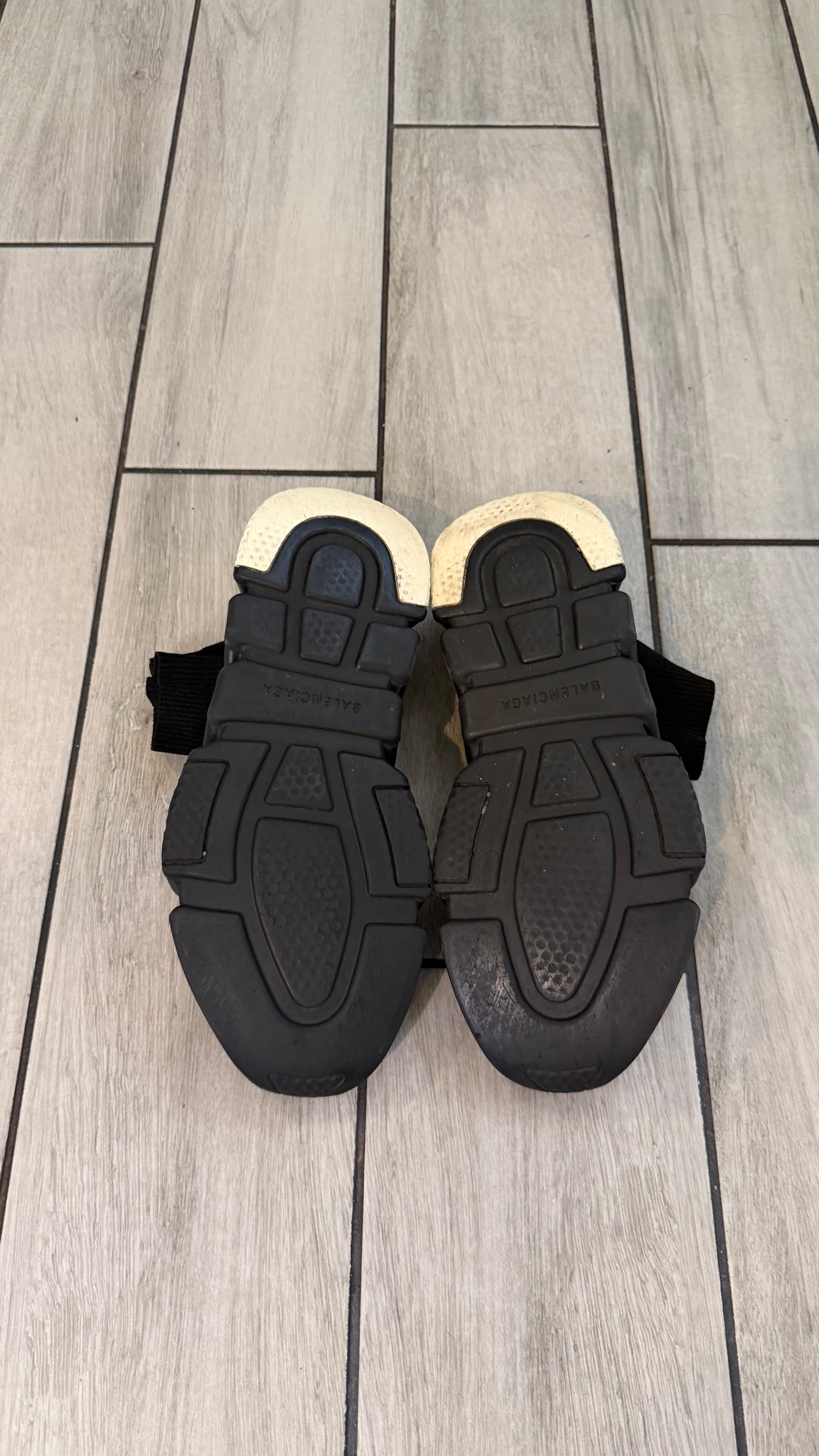 Balenciaga speed trainer (size 41EU - 8.5US)