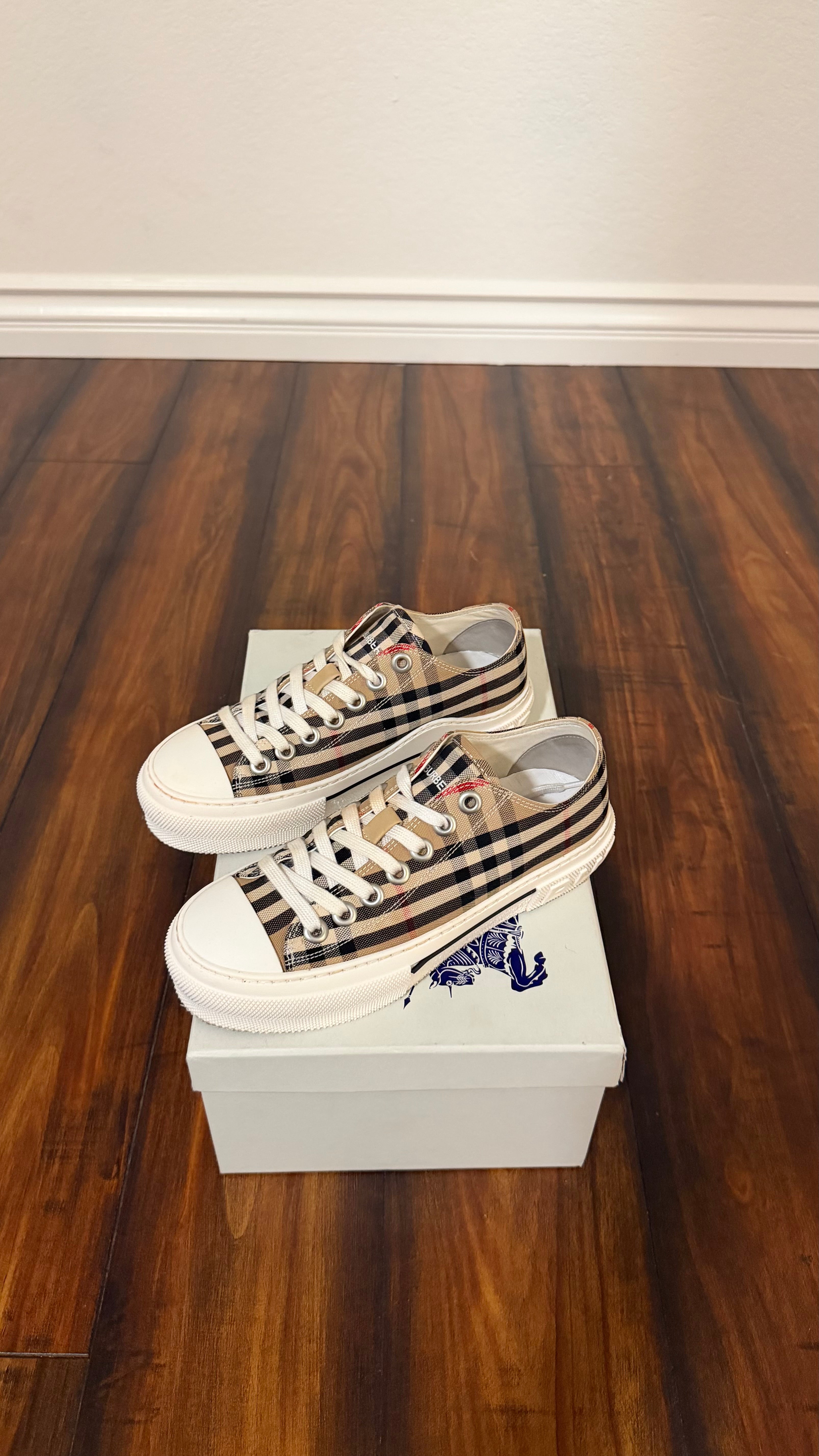 Burberry chuck sneakers (size 36.5EU - 6.5W - 5youth)