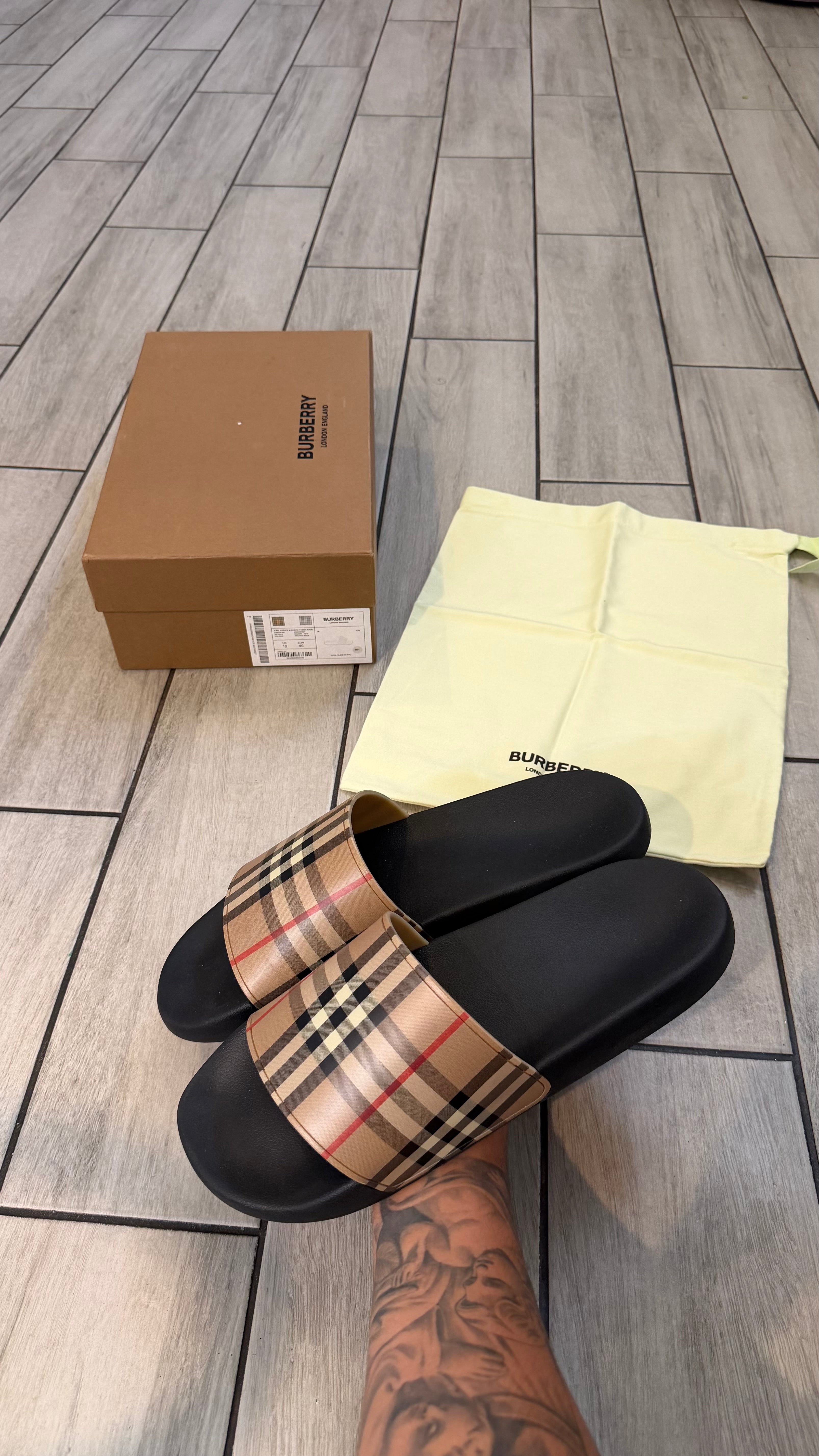 Burberry check slides (size 46EU - 11.5/12US