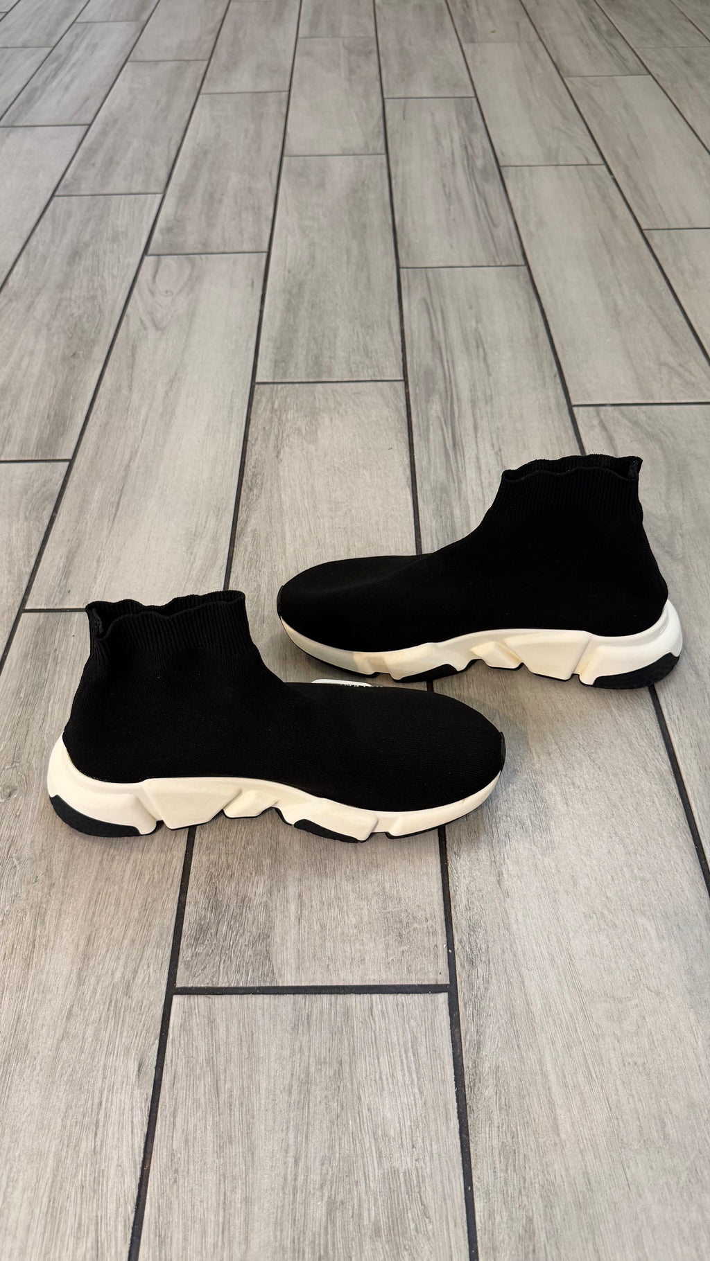 Balenciaga speed trainer (size 39EU - 7.5US)