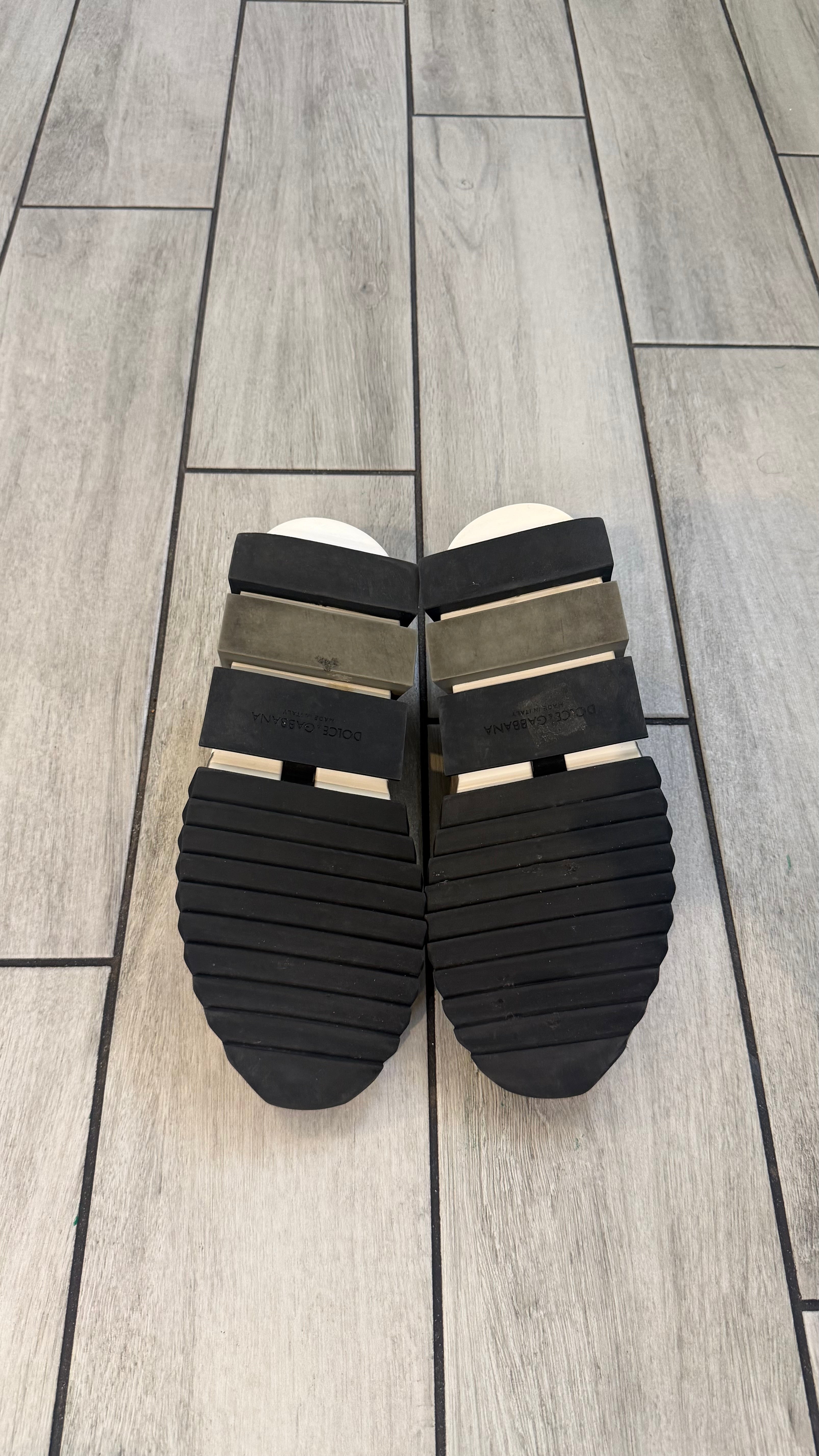 Dolce Gabbana sorrentos (size 42EU - 8.5US)