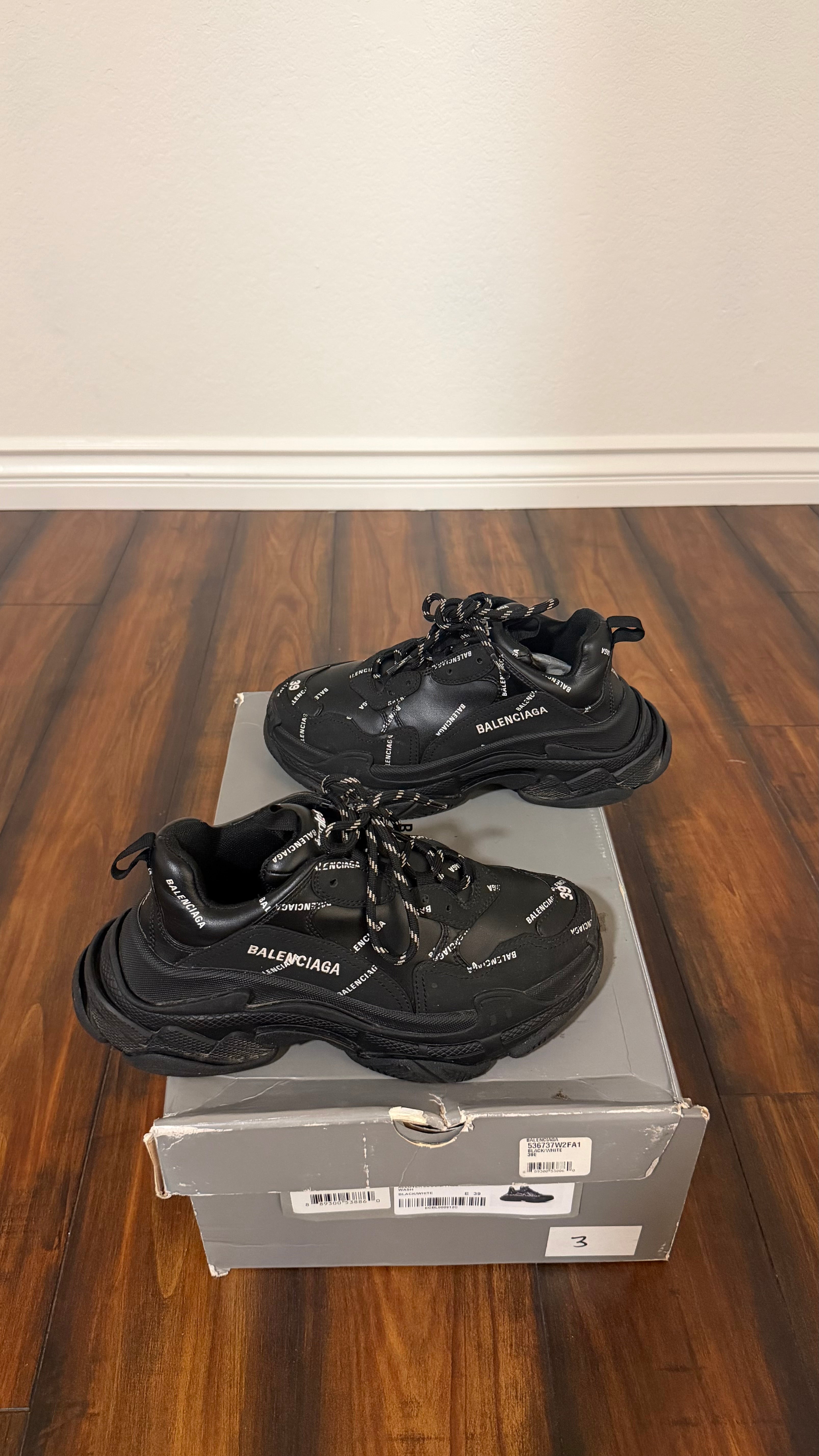 Balenciaga triple s sneakers (size 39EU - 6US)