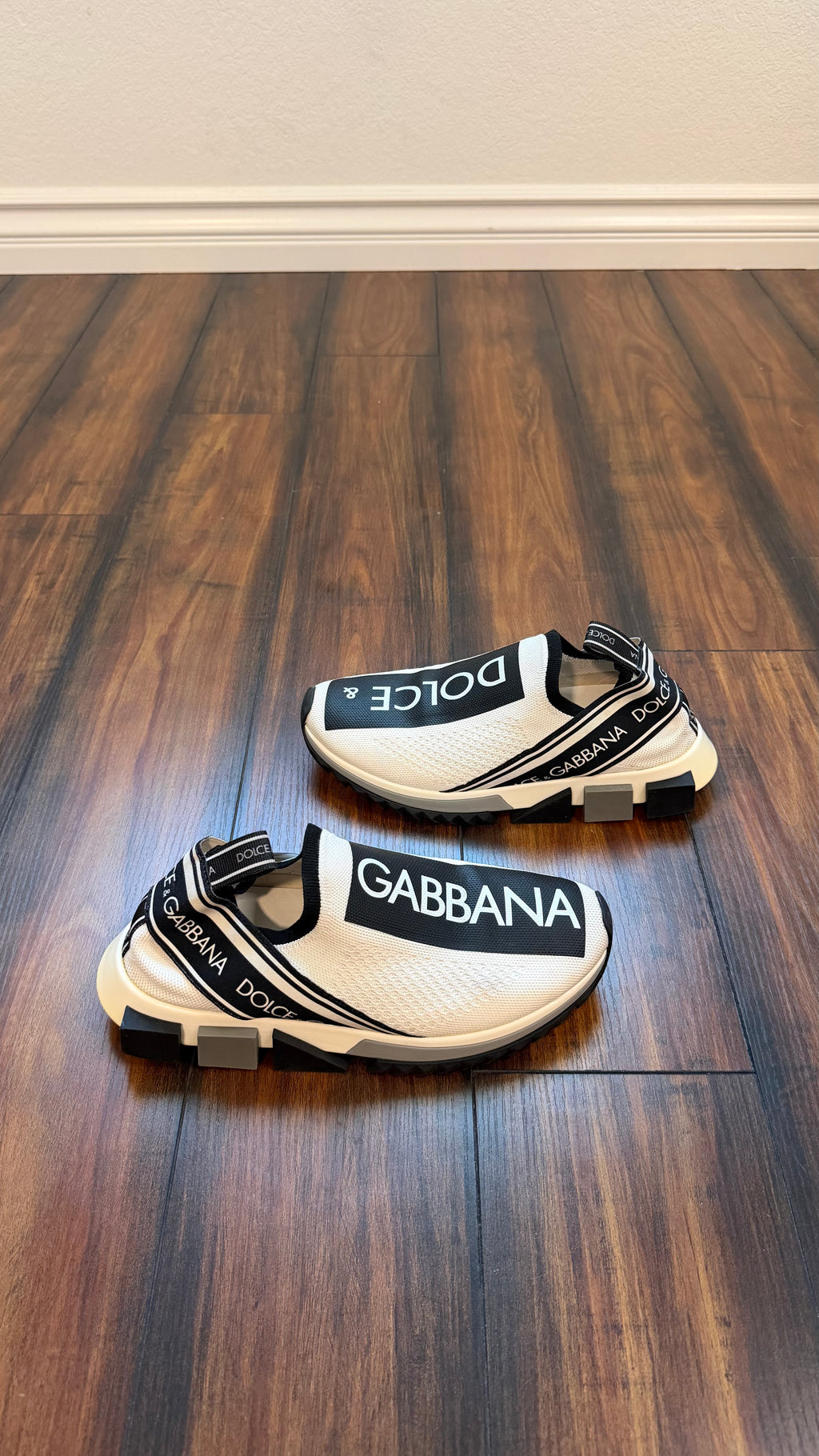 Dolce Gabbana sorrento (size 6youth - 8W)