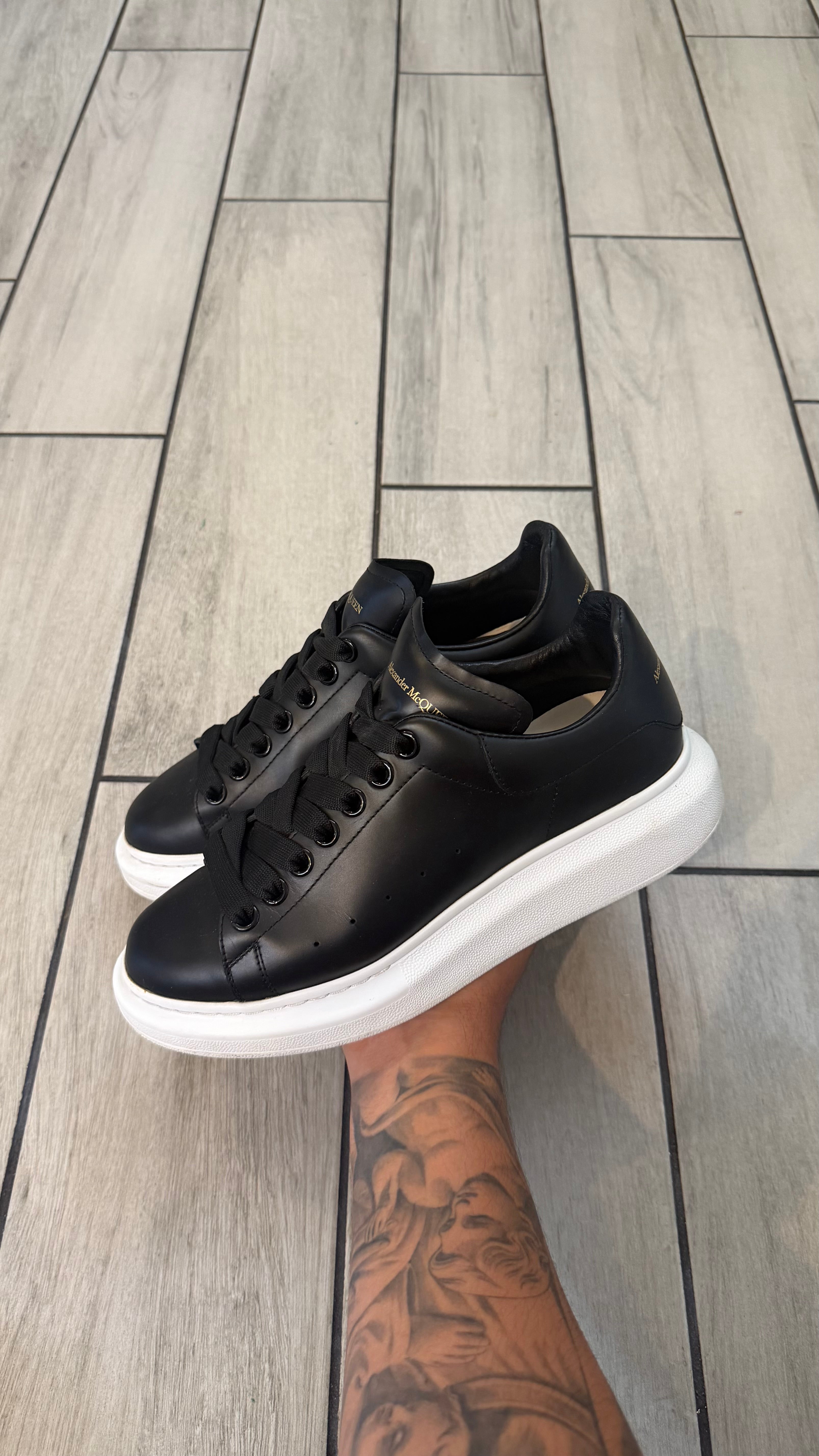 Alexander McQueen (size 39EU - 7US)