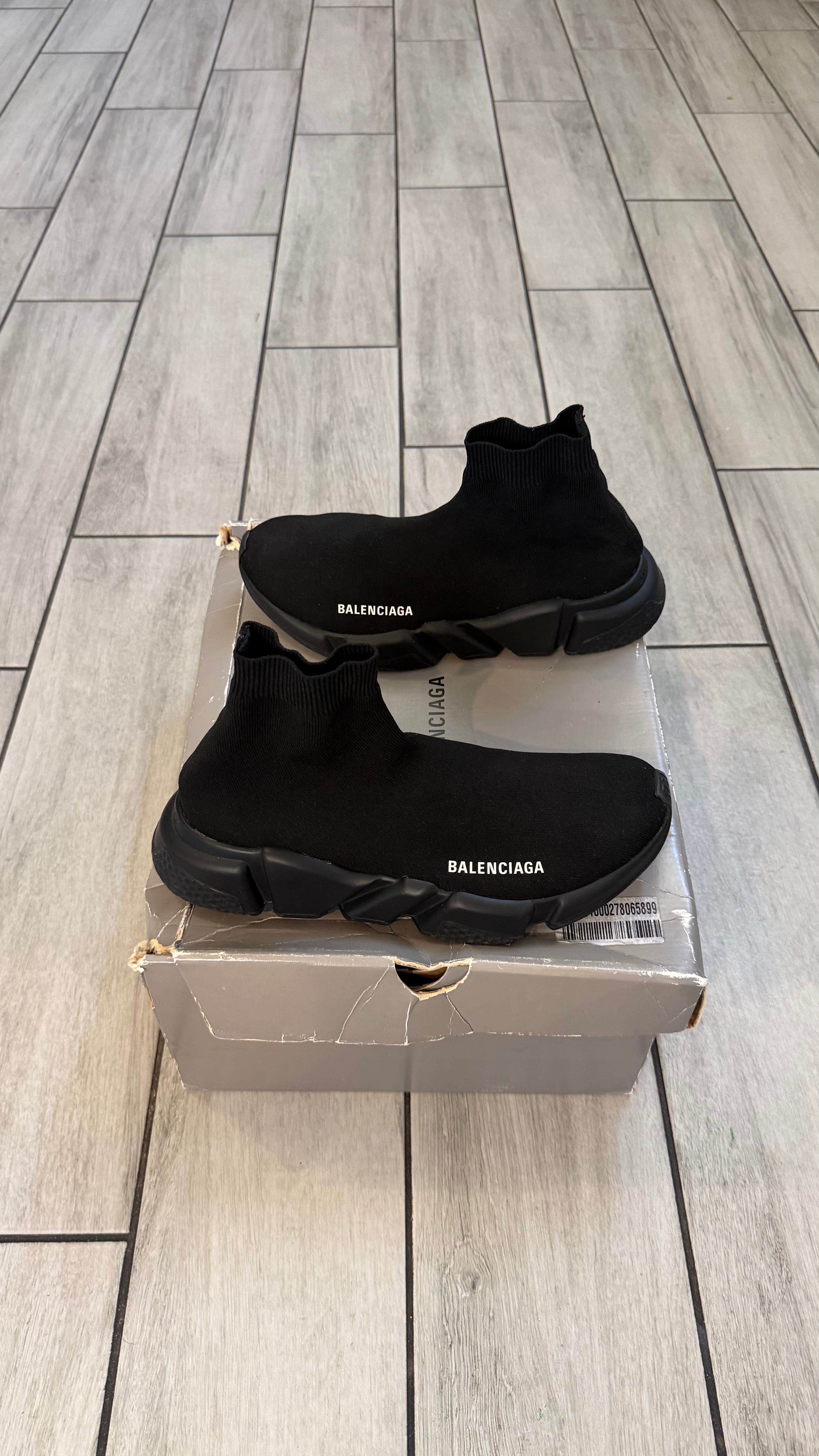 Balenciaga speed trainer (size 40EU - 7.5/8US)