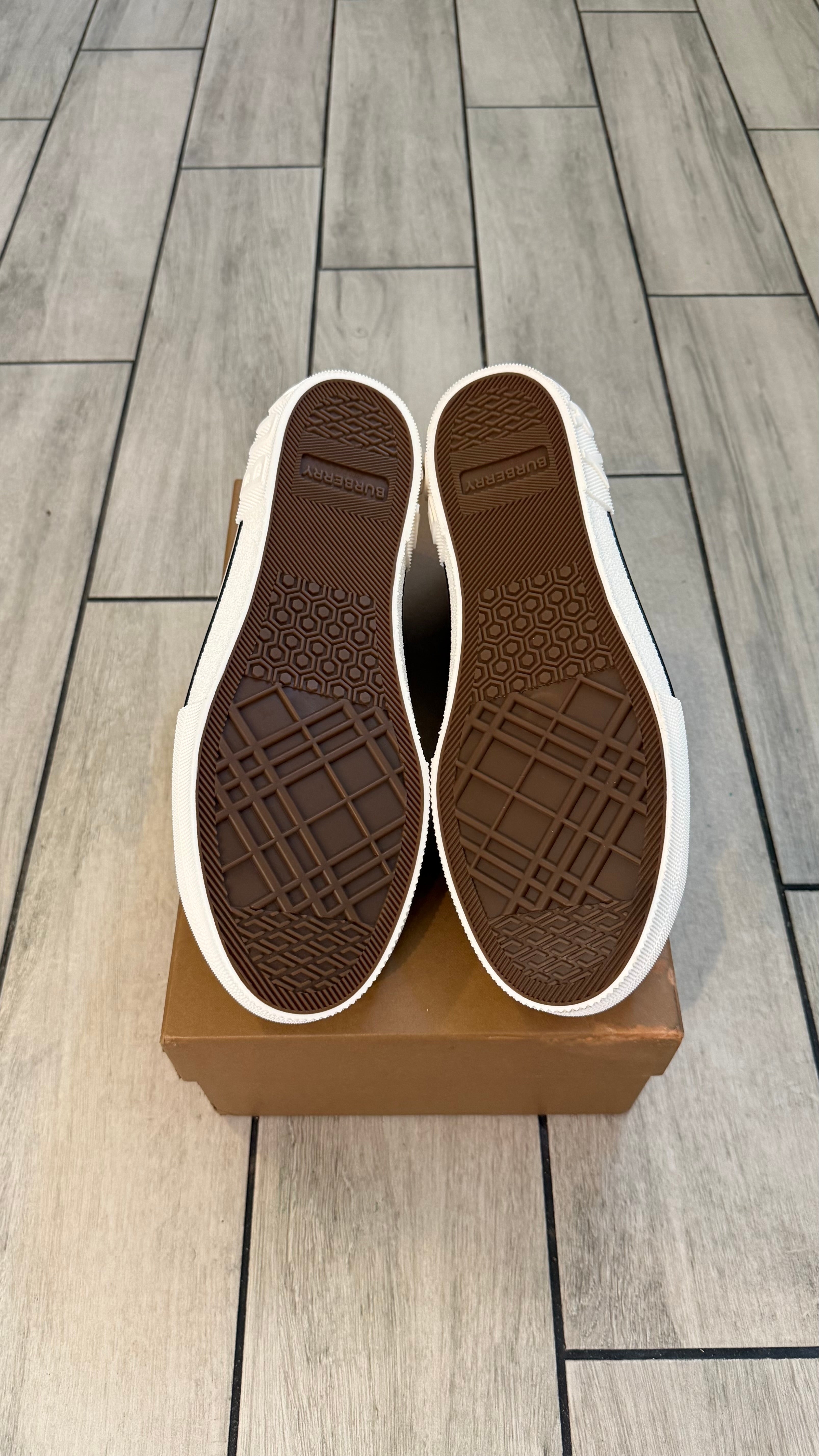 Burberry monogram canvas (size 45EU - 12US)