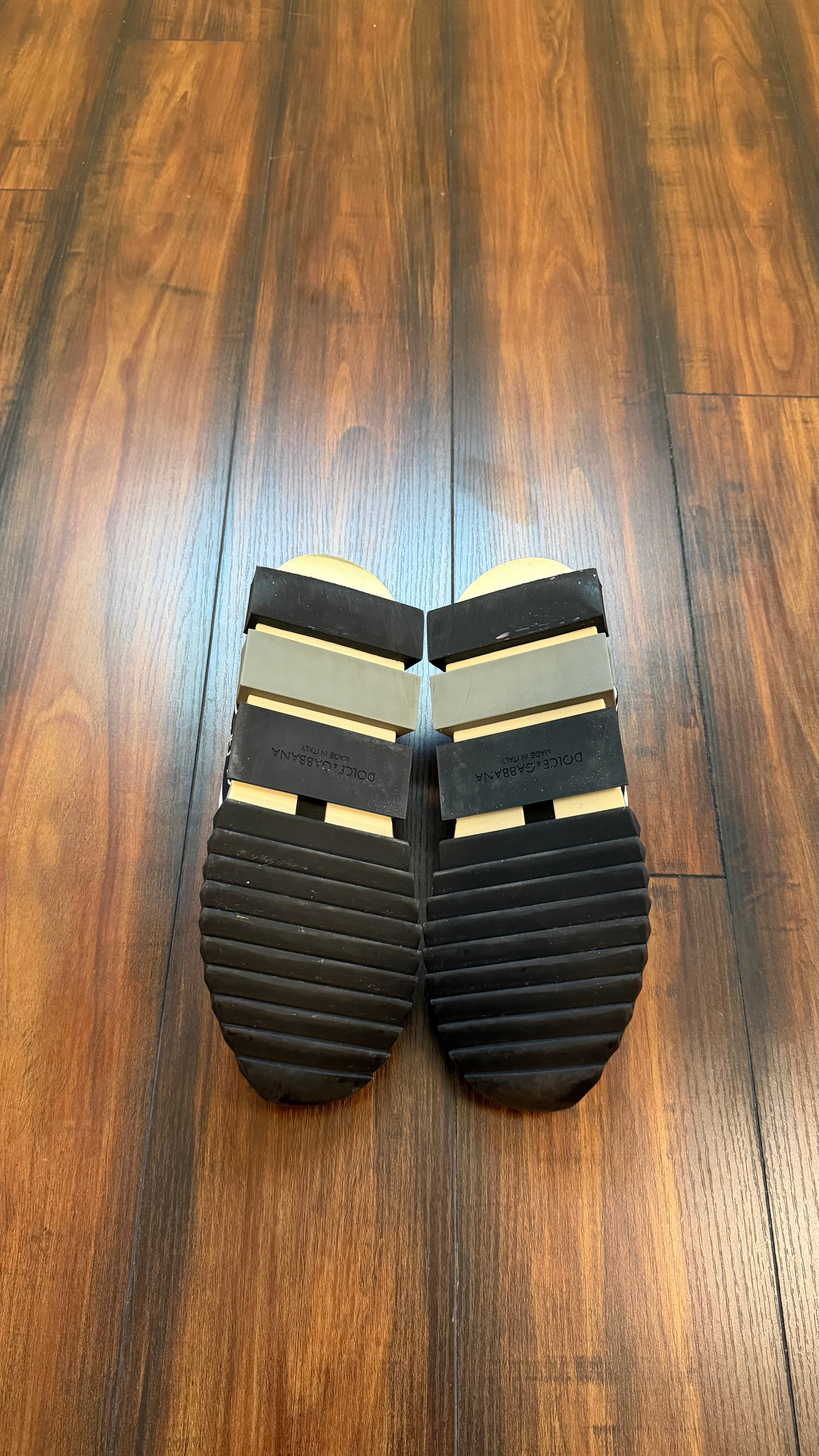Dolce Gabbana sorrento (size 6youth - 8W)