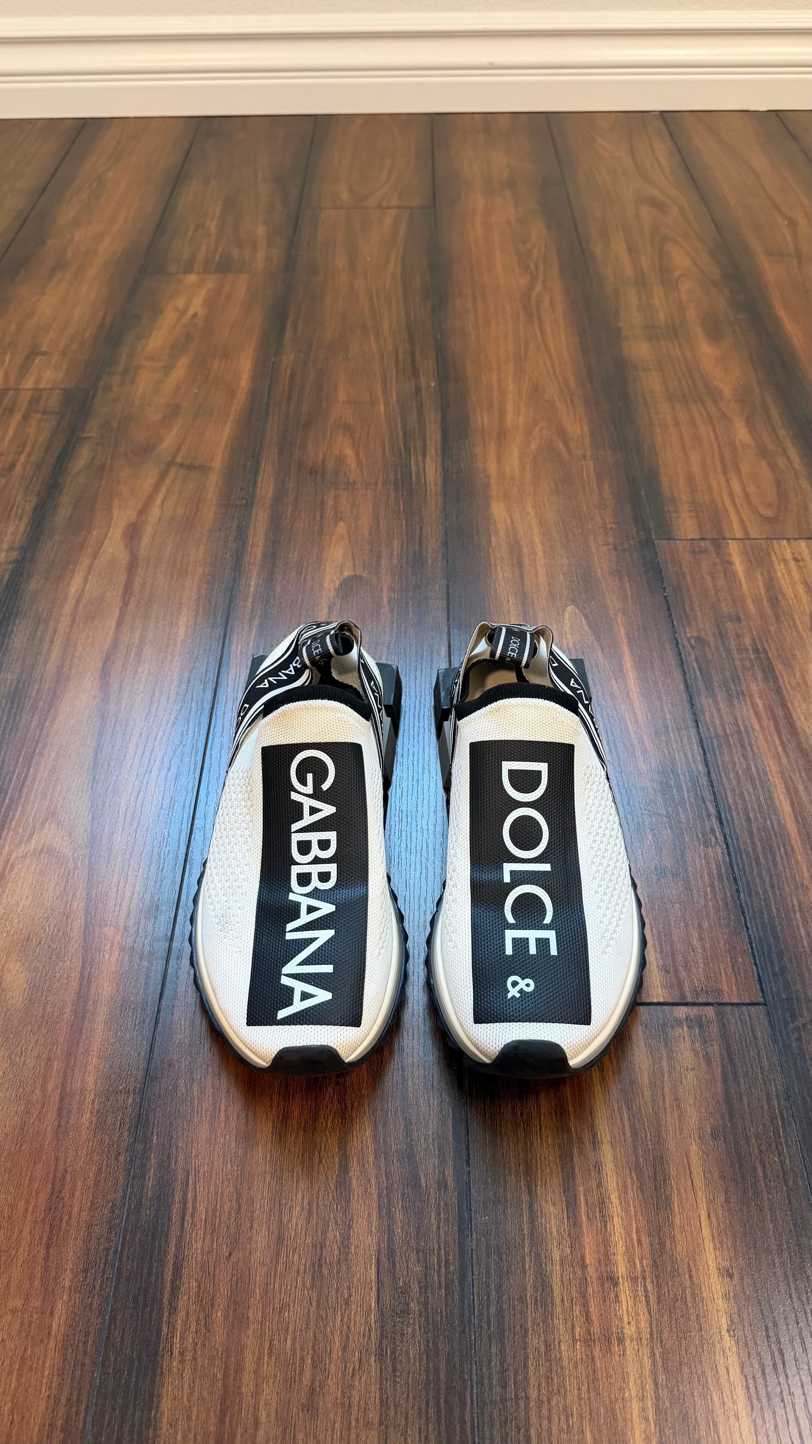 Dolce Gabbana sorrento (size 6youth - 8W)