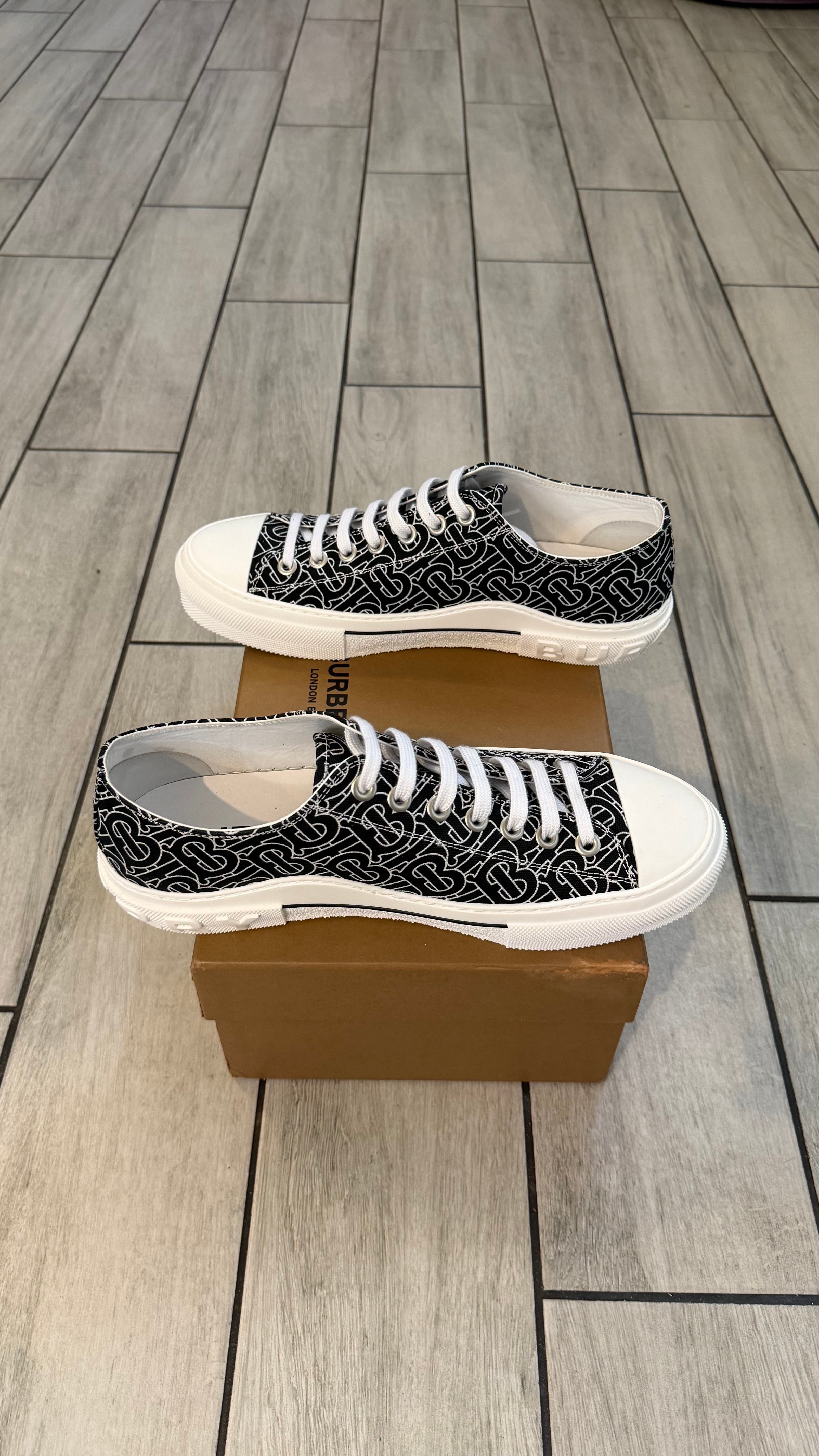 Burberry monogram canvas (size 45EU - 12US)