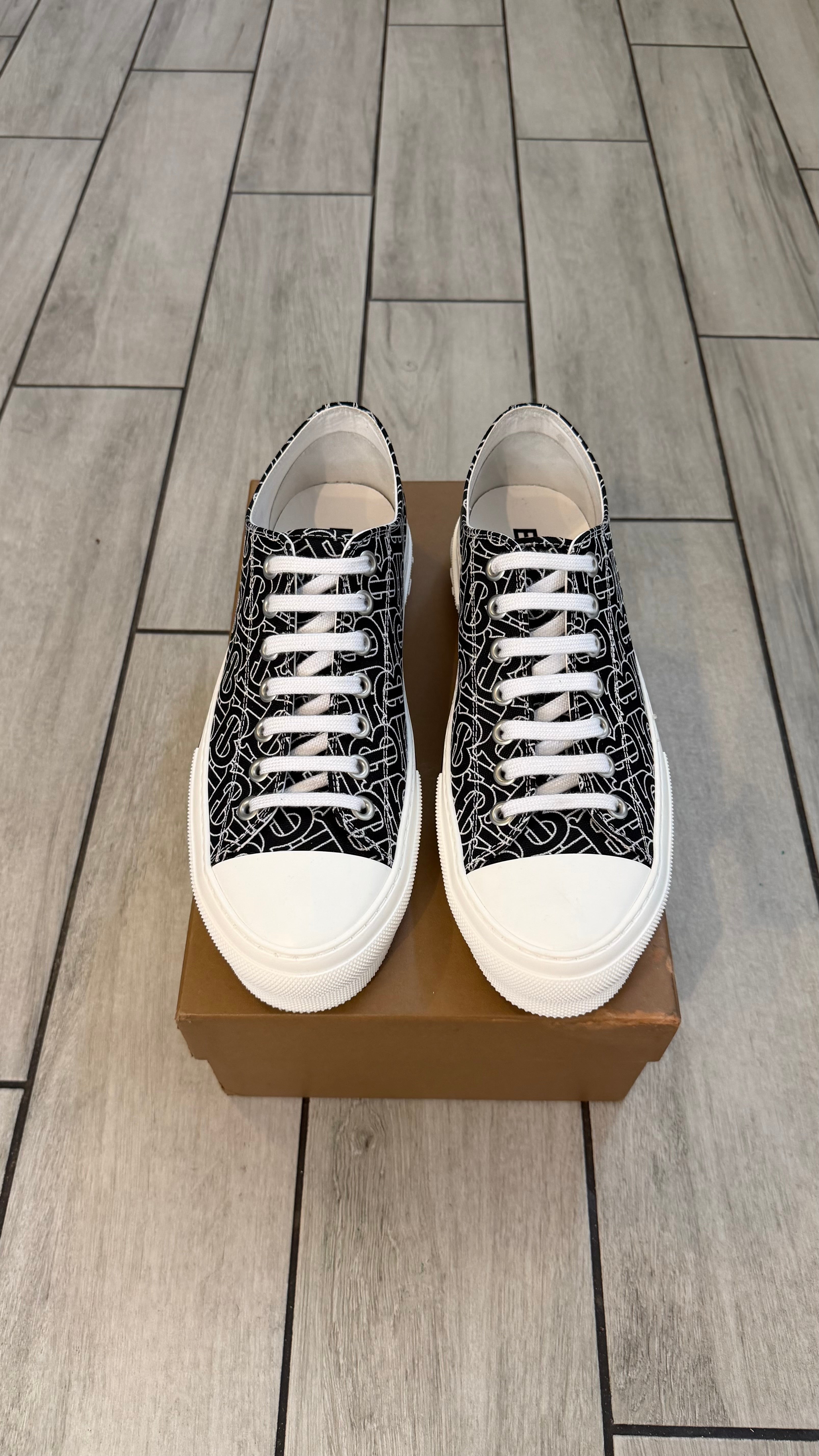 Burberry monogram canvas (size 45EU - 12US)