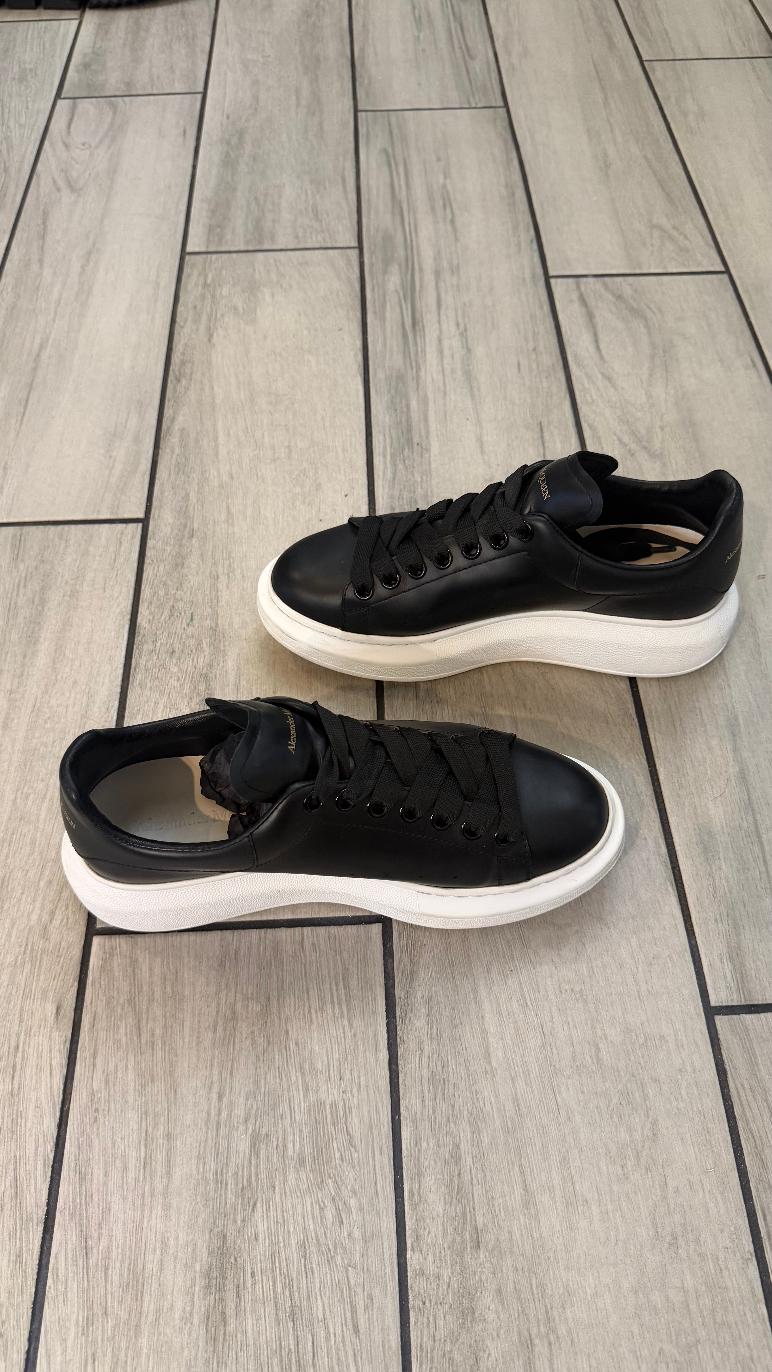 Alexander McQueen (size 39EU - 7US)
