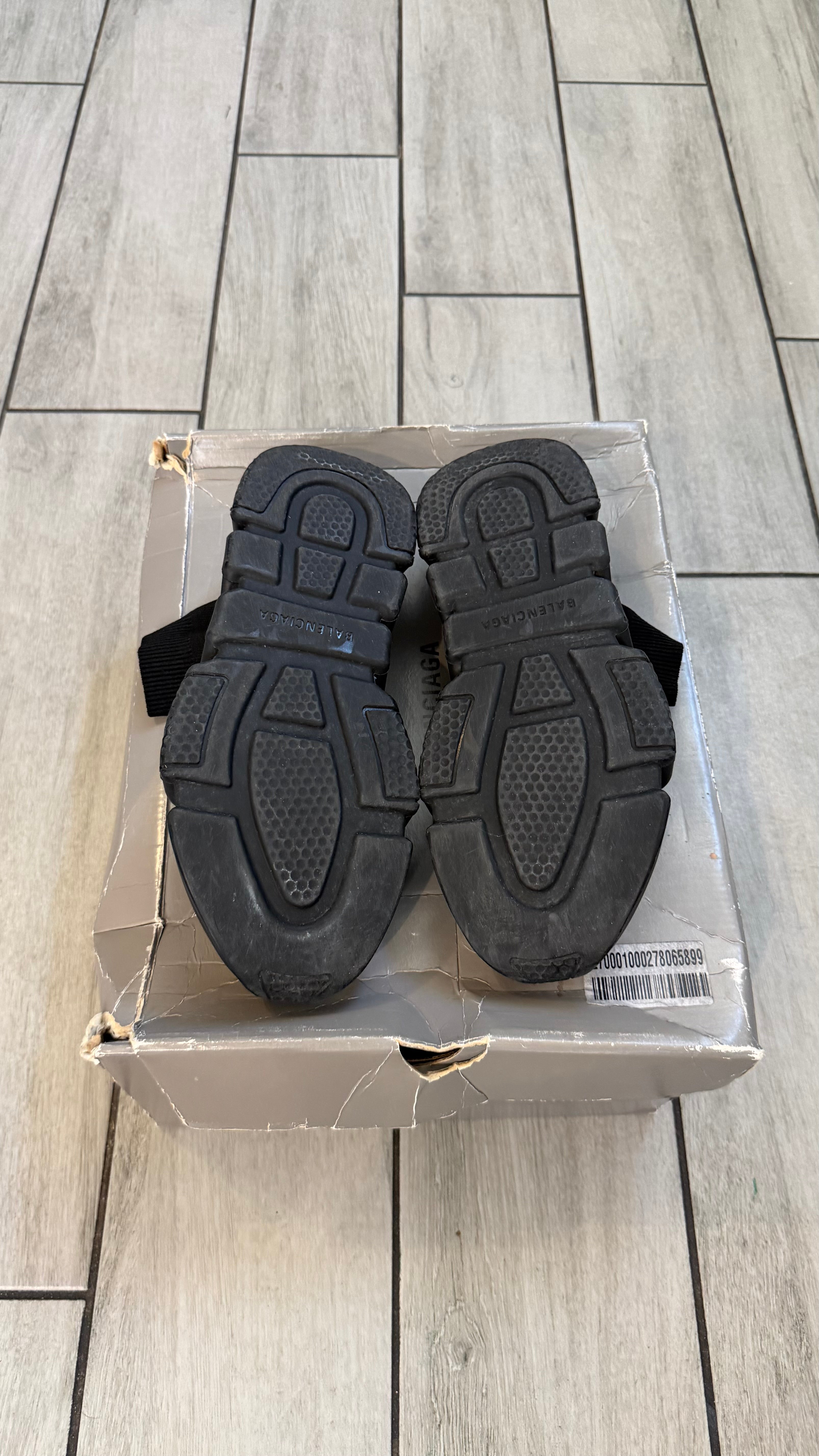 Balenciaga speed trainer (size 40EU - 7.5/8US)