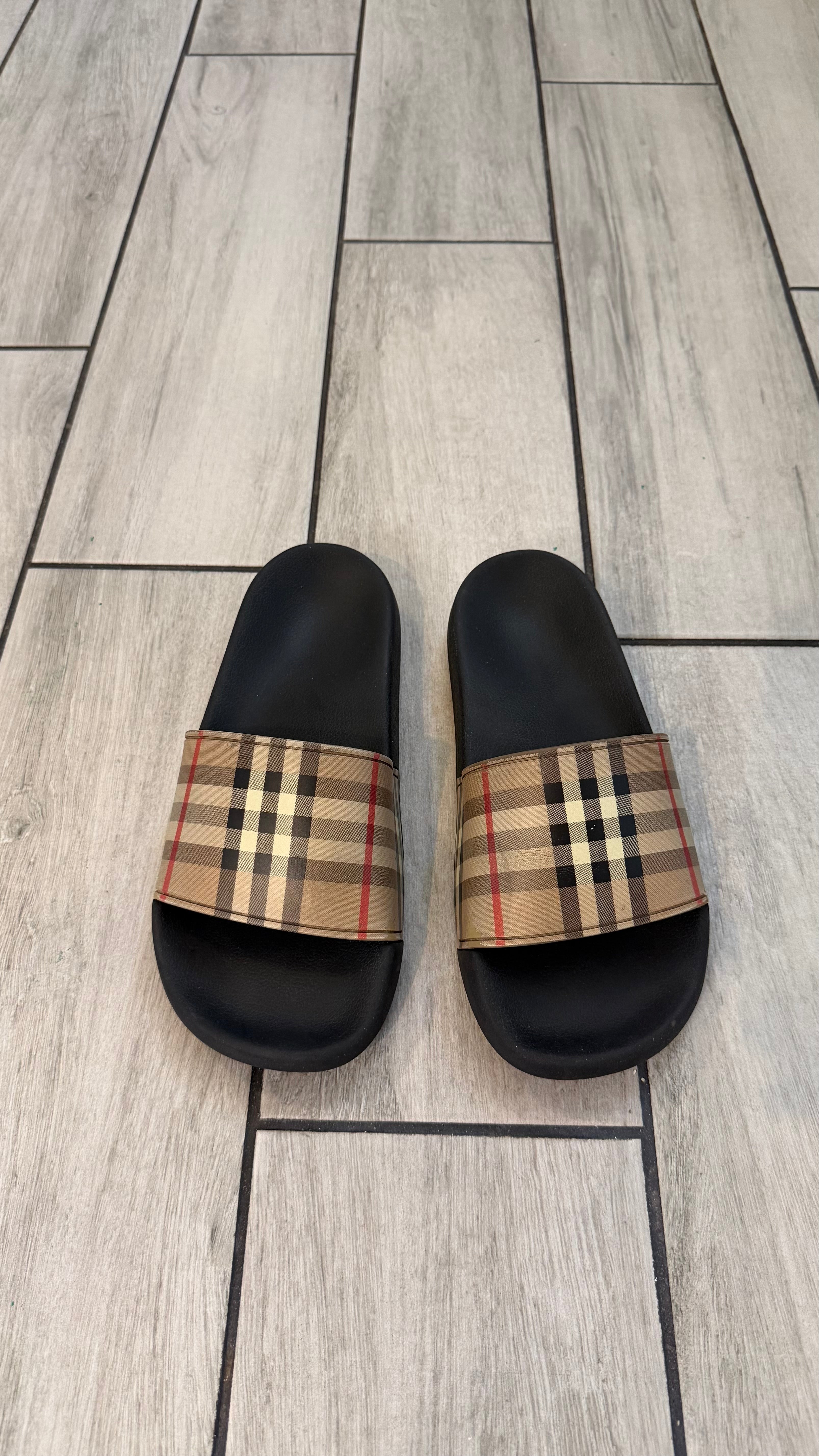 Burberry check slides (size 38EU - 7W - 5.5youth)