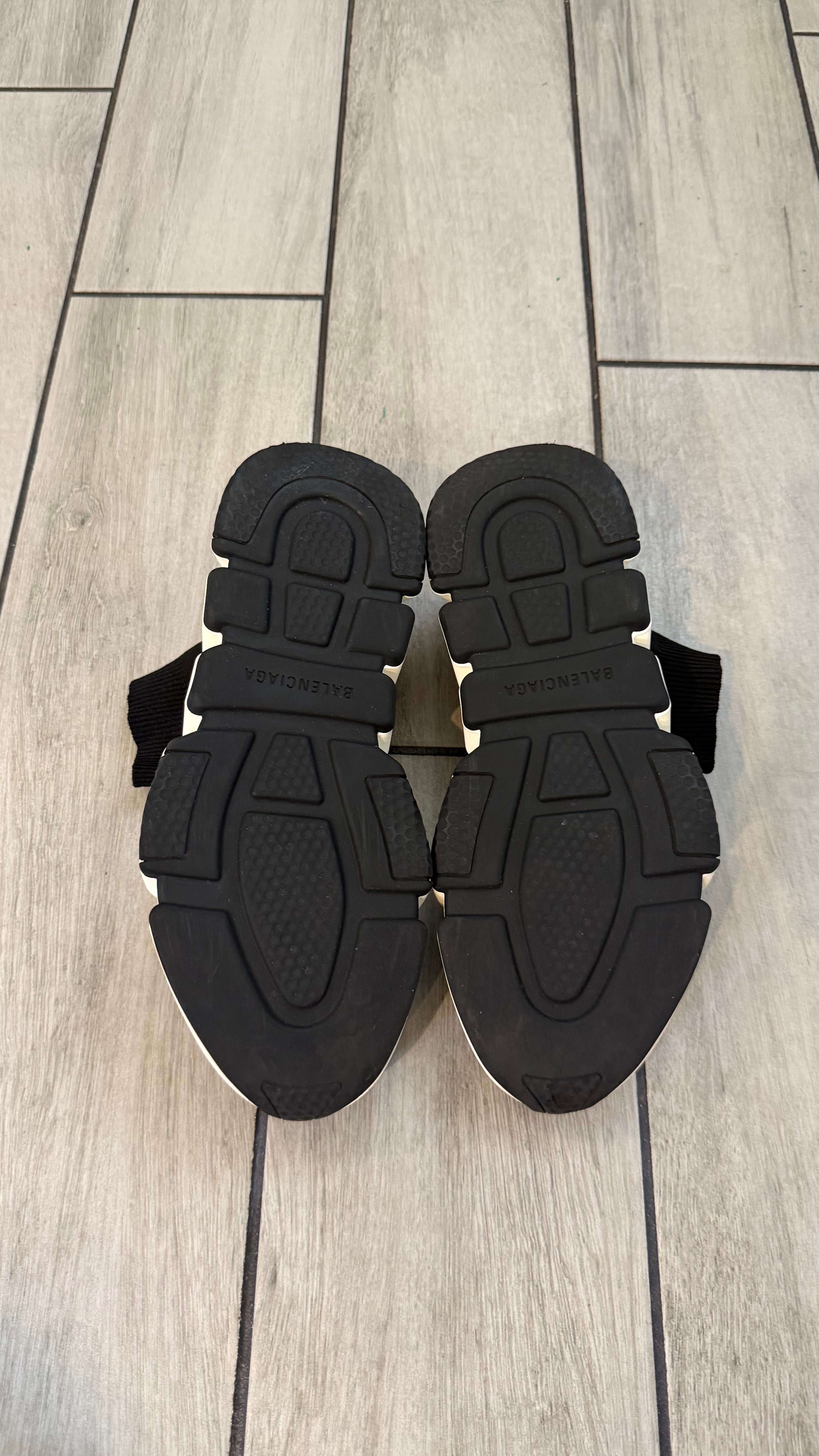 Balenciaga speed trainer (size 39EU - 7.5US)